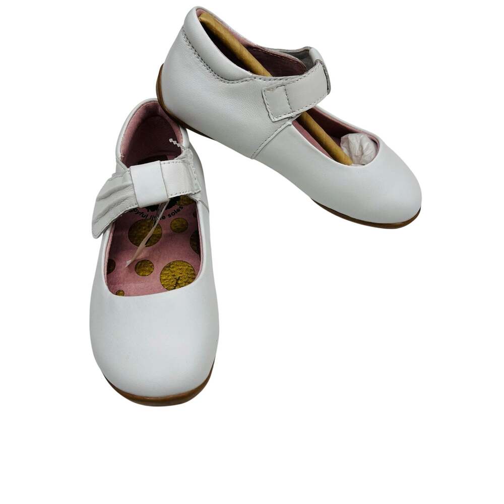 NIB Livie & Luca Size 9 Windsor Flat in White